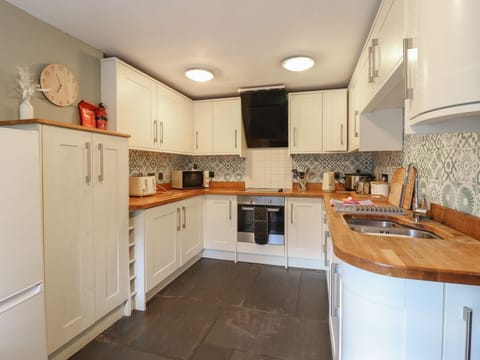 Dishwasher, cookware/dishes/utensils