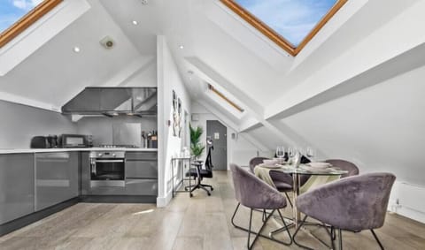 Apartment, 1 King Bed with Sofa bed, Non Smoking, Kitchen | Dining
