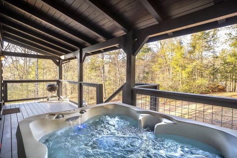 House, 1 King Bed with Sofa bed (Gone Fishing) | Outdoor spa tub