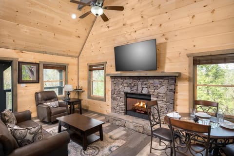 House, 1 King Bed with Sofa bed (Trail Head) | Living area