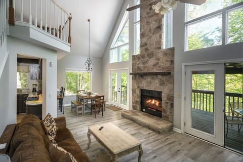 House, Multiple Beds (Autumn Breeze) | Living area