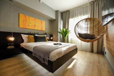 Premium Apartment, 1 Double Bed, Non Smoking | Blackout drapes, iron/ironing board, WiFi (free), bed sheets