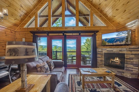 House, Multiple Beds (Another Day in Bearadise) | Living area