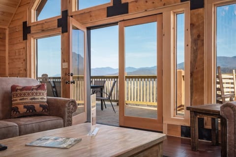 House, Multiple Beds (Smoky's Grand View) | Living area