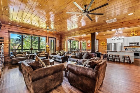 House, Multiple Beds (The Mighty Crabapple Manor) | Living area