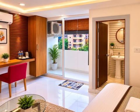 Superior Double Room, 1 King Bed, Balcony, City View | Premium bedding, free WiFi, bed sheets
