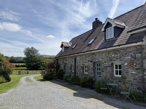 Buzzards Watch is the cottage to the right hand side