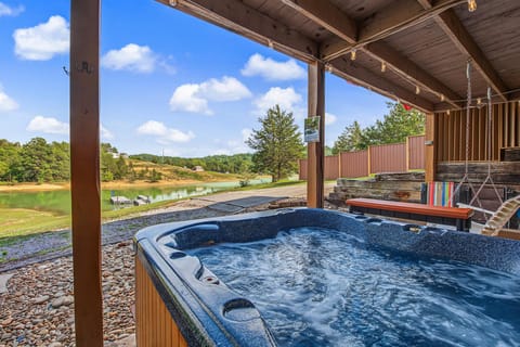 House, Multiple Beds (Mountain Grace Lake Retreat) | Outdoor spa tub