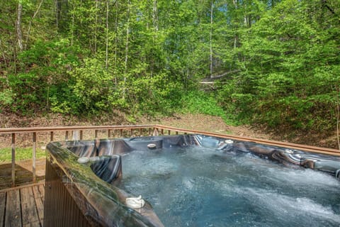 Condo, Multiple Beds (Baskins Creek 406) | Outdoor spa tub