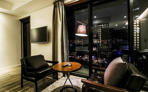 Terrace Twin - Free Netflix Service | Restaurant