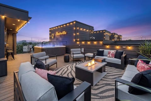 Huge Roof Deck with Hot Tub, Fire Table, Soft Seating Smart TV and Incredible City Views