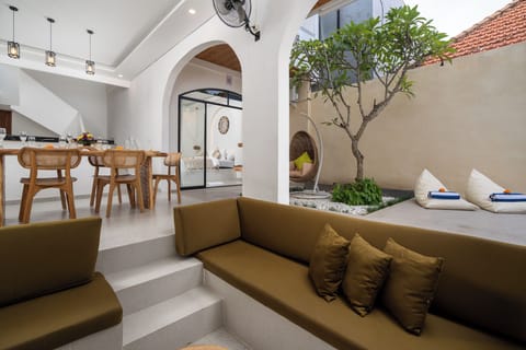 Villa | Dining