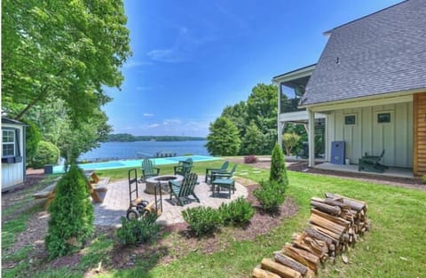 Welcome to Azalea Retreat- The Cottage- fire pit, shared pickle ball and large swimming pool.