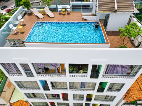 Rooftop pool