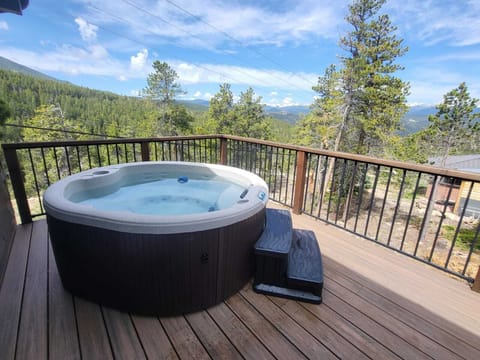 Relax in our brand new hot tub with breathtaking views of the mountains! 