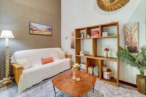 House (6 Bedrooms) | Interior