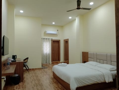 Luxury Double Room, City View | WiFi (free)
