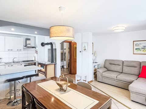 Furniture, Interior Design, Kitchen, Countertop, Flooring, Ceiling, Floor, Room, Kitchen & Dining Room Table, Cabinetry