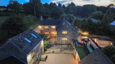 House | 6 bedrooms, desk, Internet