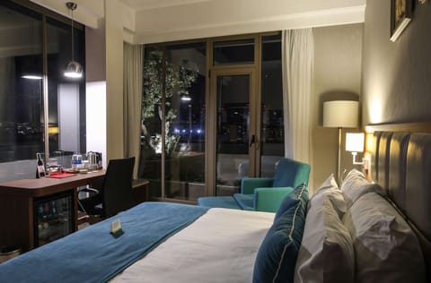 Standard Room, 1 King Bed, Smoking | City view