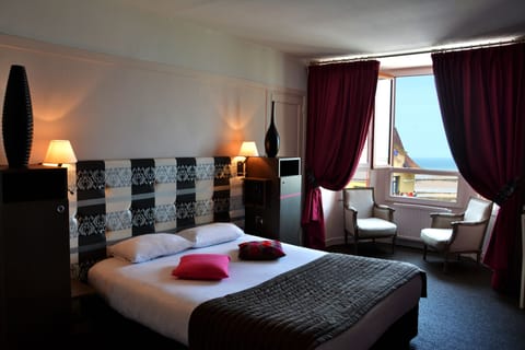 Superior Twin Room - Side Sea View | Individually decorated, individually furnished, desk, blackout drapes