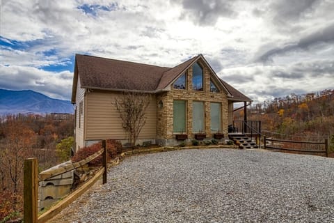 Property View – A true Tennessee mountain escape