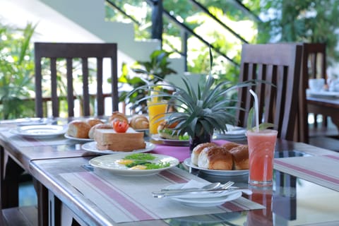 Daily buffet breakfast for a fee