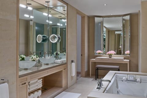 Presidential Suite, 1 Bedroom | Bathroom | Designer toiletries, hair dryer, bathrobes, slippers