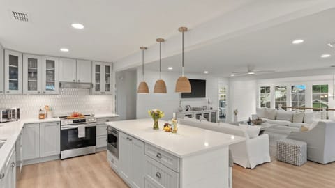 House (6 Bedrooms) | Interior