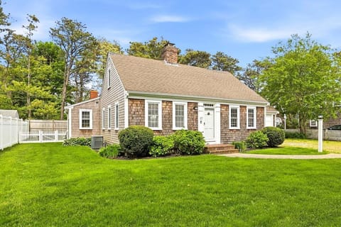 Classic Cape house, 2 minute walk to the beach