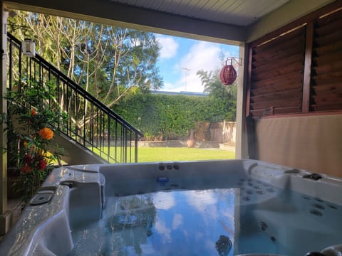 Outdoor spa tub