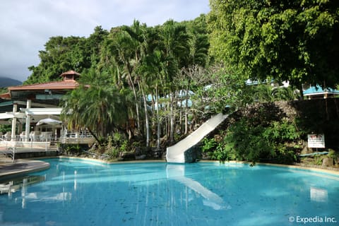 10 outdoor pools