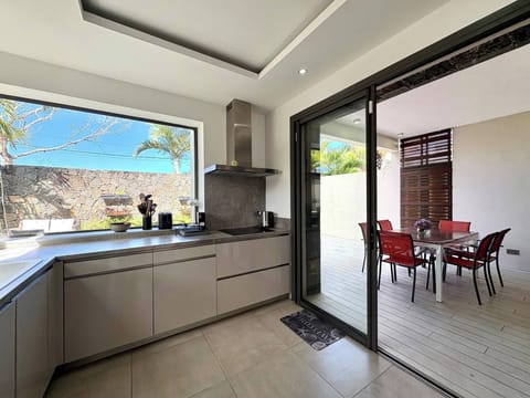 House, 4 Bedrooms, Private Pool | Private kitchen