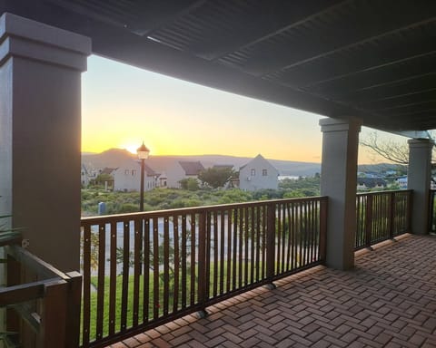 House, 2 Bedrooms, Patio, Lake View | Property grounds