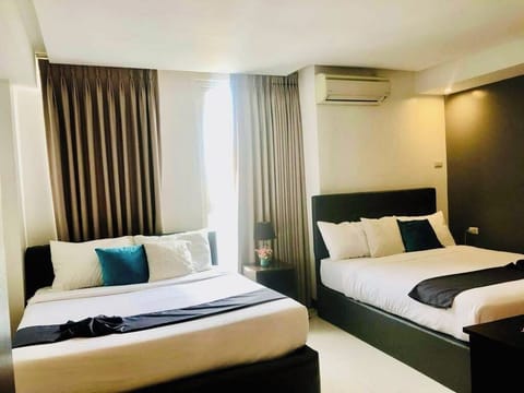 Family Room, River View | Free WiFi