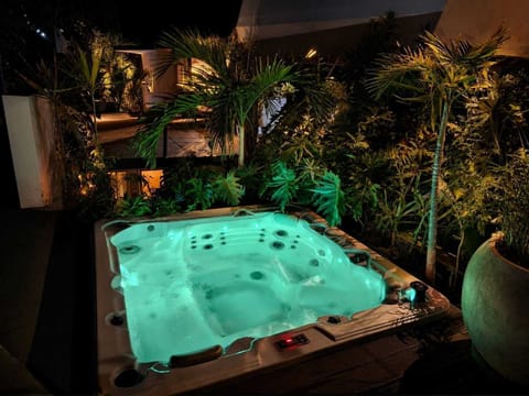 Outdoor spa tub