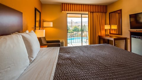 Standard Room, 1 Queen Bed, Refrigerator & Microwave, Pool View | View from room