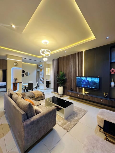 Deluxe Apartment, Balcony, City View | Living area