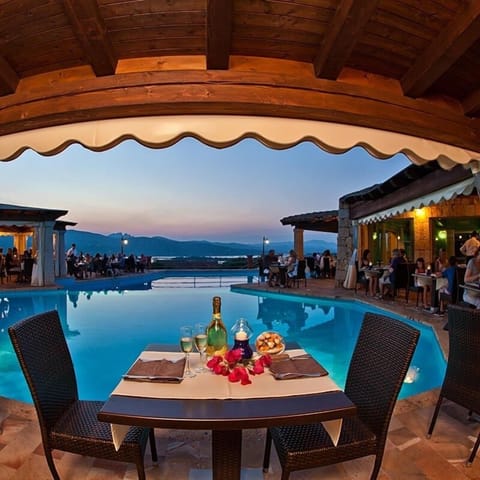 Breakfast, lunch, dinner served; local cuisine 