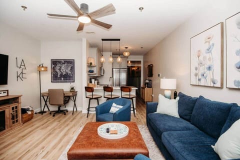 Cozy & Modern Lake Retreat: Spacious living room with comfortable seating, stylish decor, and a fully equipped kitchen—perfect for relaxing after a day by the lake!

