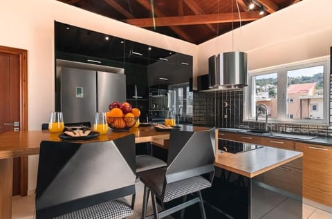 Apartment, Balcony, Sea View | Private kitchen | Electric kettle, toaster