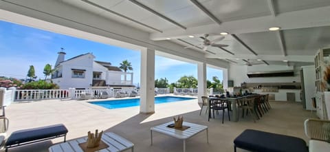 House | 8 bedrooms