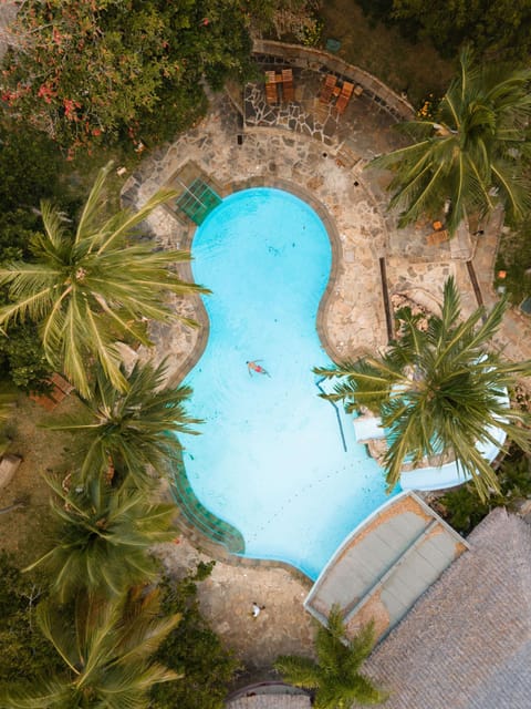 2 outdoor pools