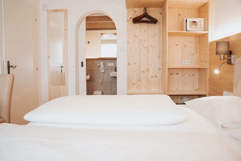 Double Room, Balcony | Hypo-allergenic bedding, in-room safe, cribs/infant beds, rollaway beds