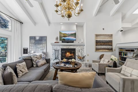 Spacious living room with vaulted ceilings, fireplace and smart tv