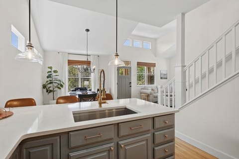 House, Multiple Beds, Garden View (Old Town North Retreat) | Interior
