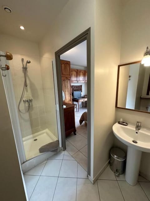 Panoramic Double Room, 2 Bedrooms, Terrace, City View | Bathroom | Shower, towels