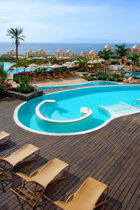Couples treatment rooms, sauna, hot tub, Turkish bath, body treatments