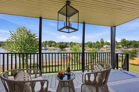 Welcome to Casa Dul Lago...sleeps 10 in 5 bedrooms.