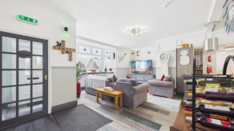 Captains Retreat - 2 Bed Apartment - Milford Haven (29059)